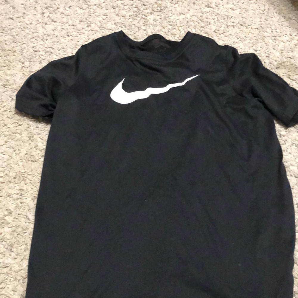 Black tee